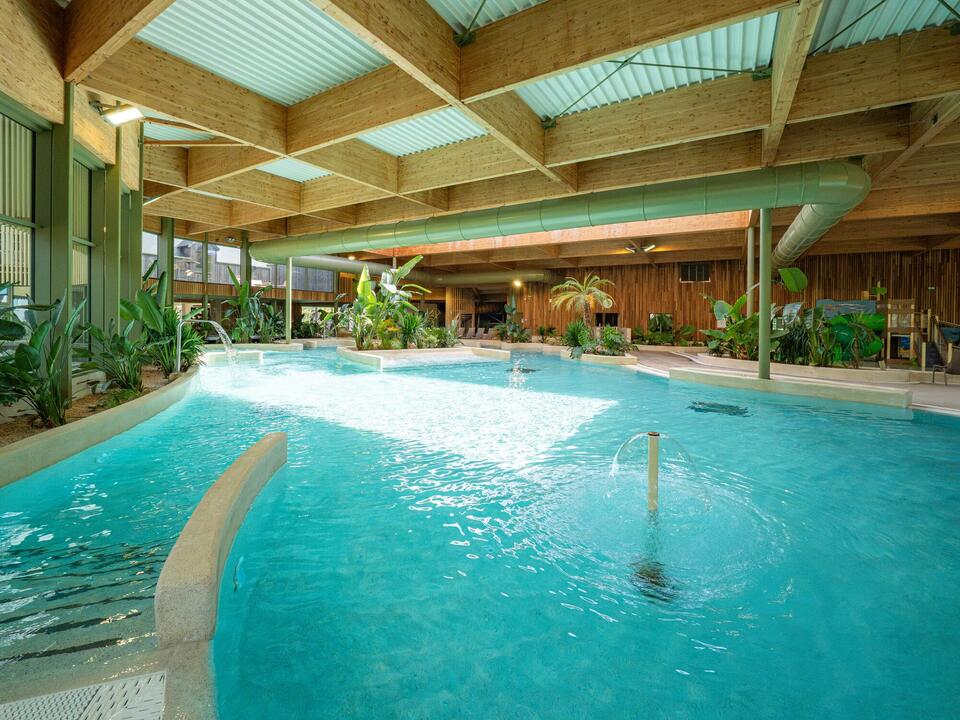 Le bassin ludique intérieur et sa rivière sauvage, camping Portland